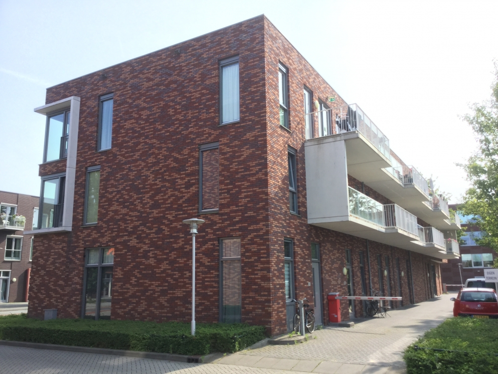 Burgemeester Bramerstraat 105